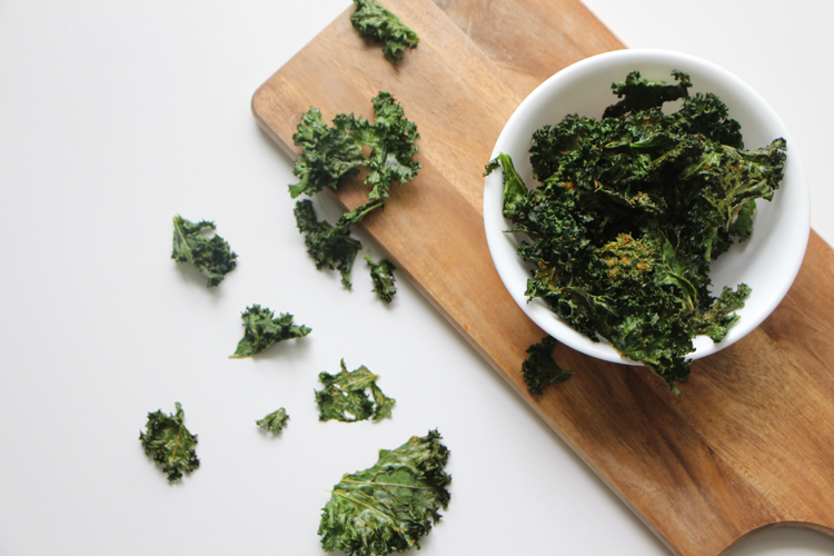 How to make perfect kale chips by Robyn Birkin at Modern Day Missus